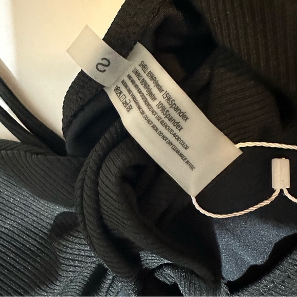 Cupshe tie front one piece - Picture 3 of 6